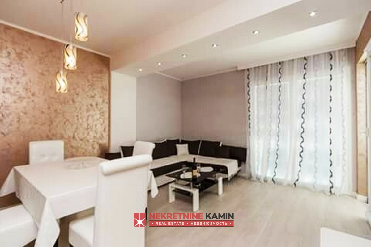 One-Bedroom Apartment with Garage, 50 m from the Sea, Pržno, Budva